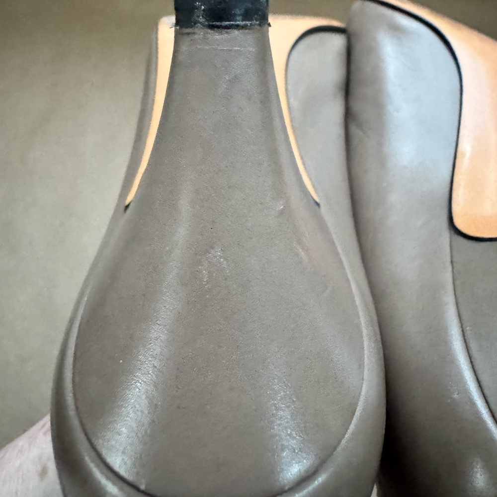 VTG Salvatore Ferragamo Two Tone Low Heel (2.5”) Pumps in Taupe & Metallic Toe 9 - Picture 9 of 13